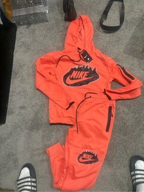 Nike Men's Bright Orange Hoodie & Joggers Set
